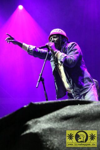 Alpha Blondy (CI) with The Solar System Band 16. Chiemsee Reggae Festival, Übersee - Main Stage 28. August 2010 (11).JPG